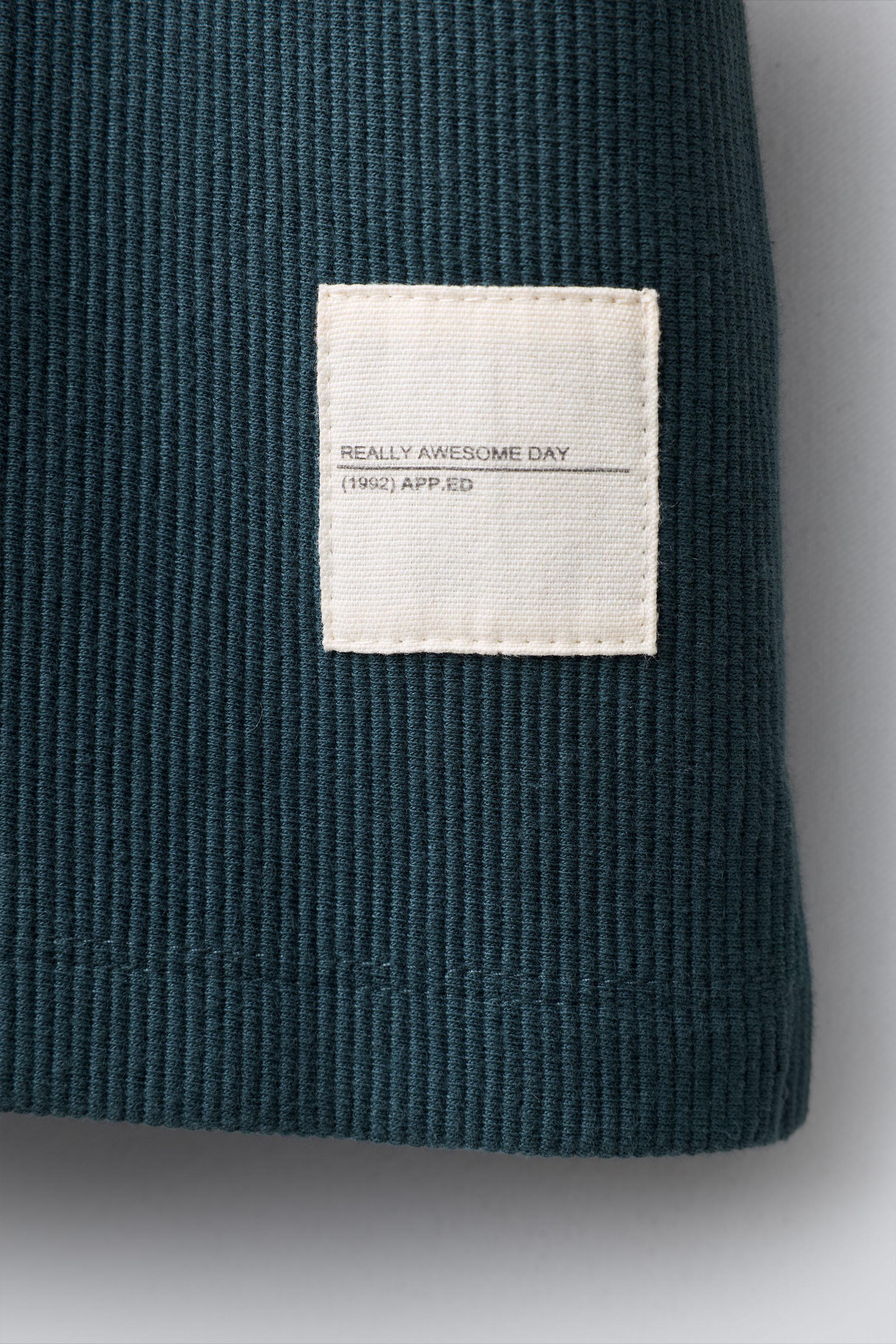 T-SHIRT AND BERMUDA OTTOMAN LABEL SET